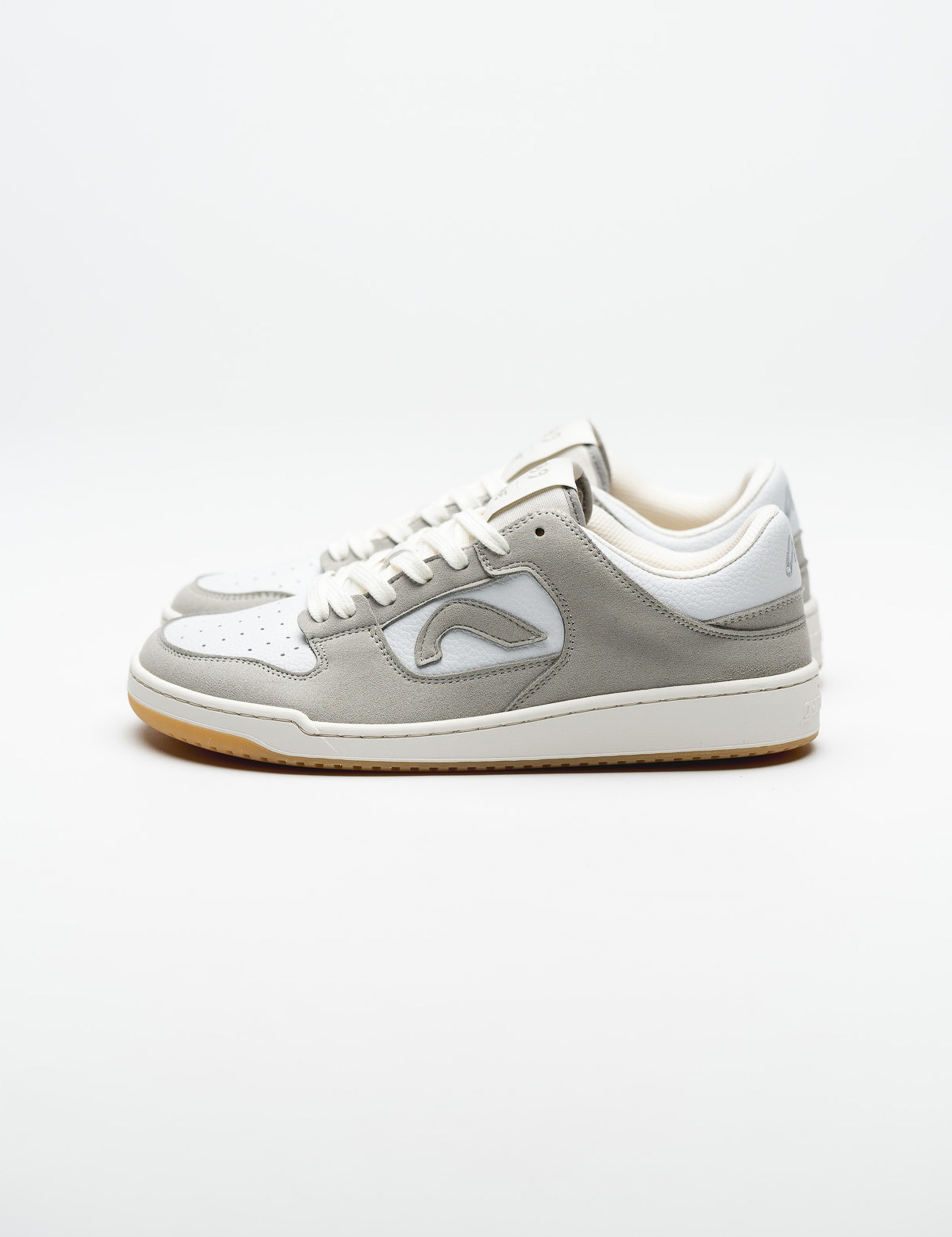 089 Wide Barefoot Sneakers Grey Wolf Ohne Project - side view of the pair