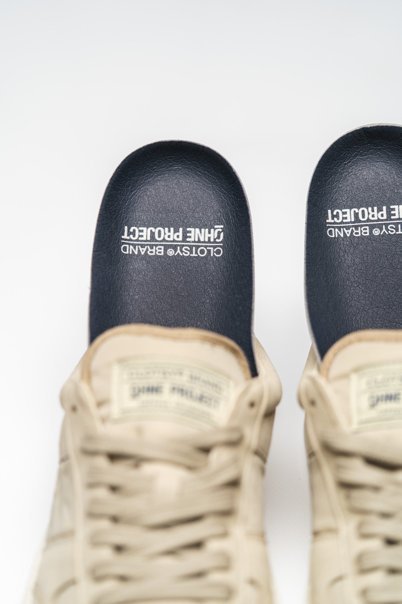 BAREFOOT SNEAKER 070 TAUPE OHNE PROJECT x CLOTSY BRAND