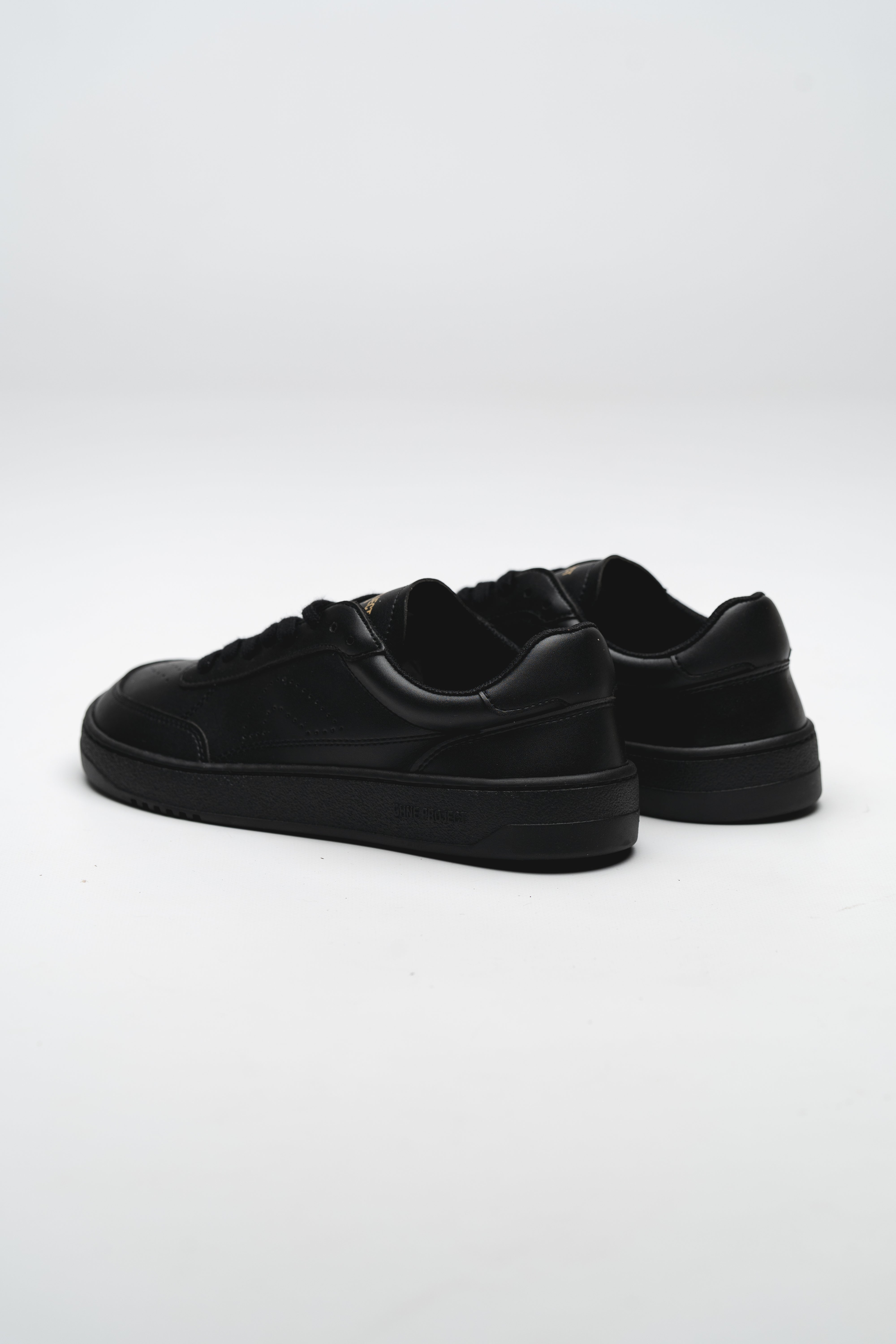 入手不可能新品、未使用solol-todopasa model (Black) Barefoot Sneaker Project 060 All Black | OHNE PROJECT