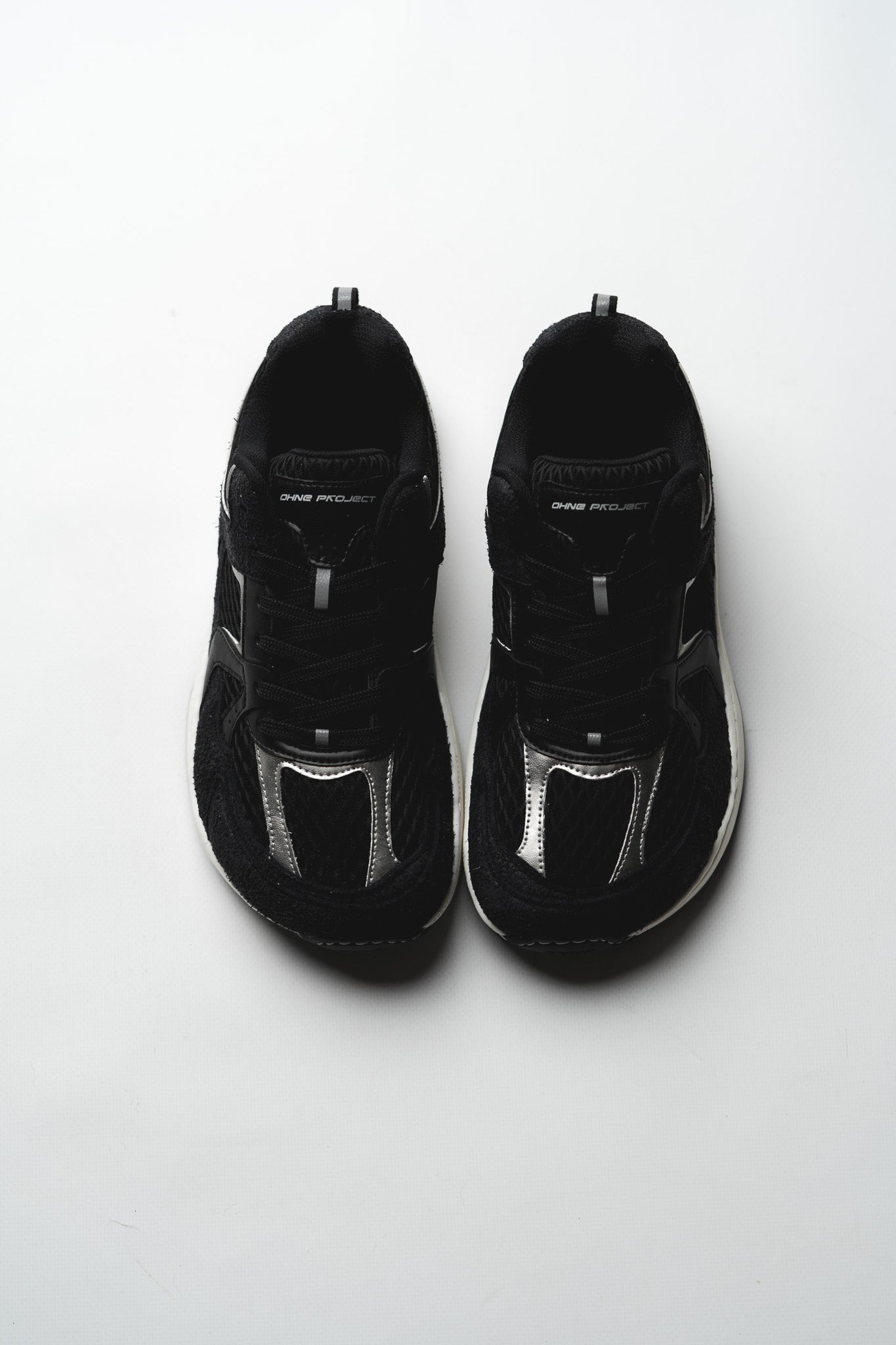 barefoot sneaker retro run silver & black Ohne Project Collection Retro Run above