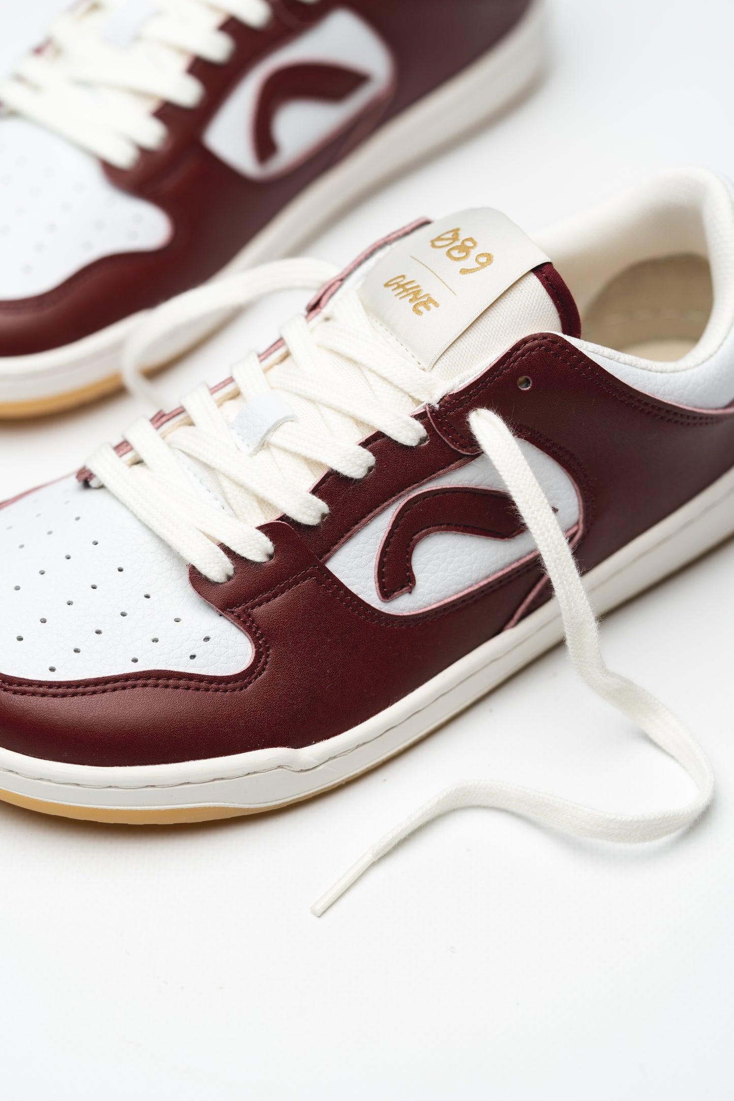 089 Wide Zapatillas Barefoot Merlot Ohne Project - detalle del logo