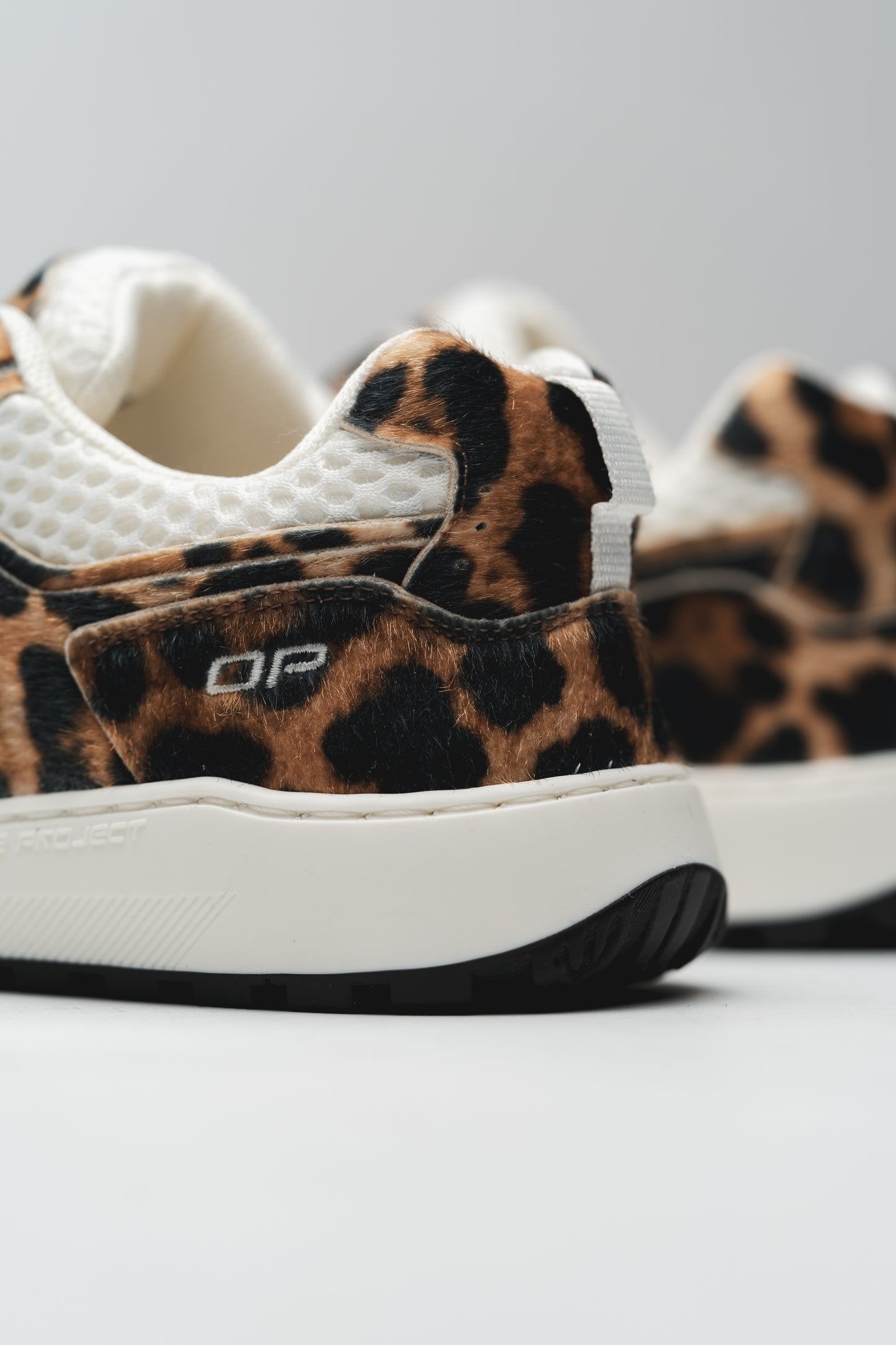 BAREFOOT SNEAKER RETRO RUN ANIMAL PRINT