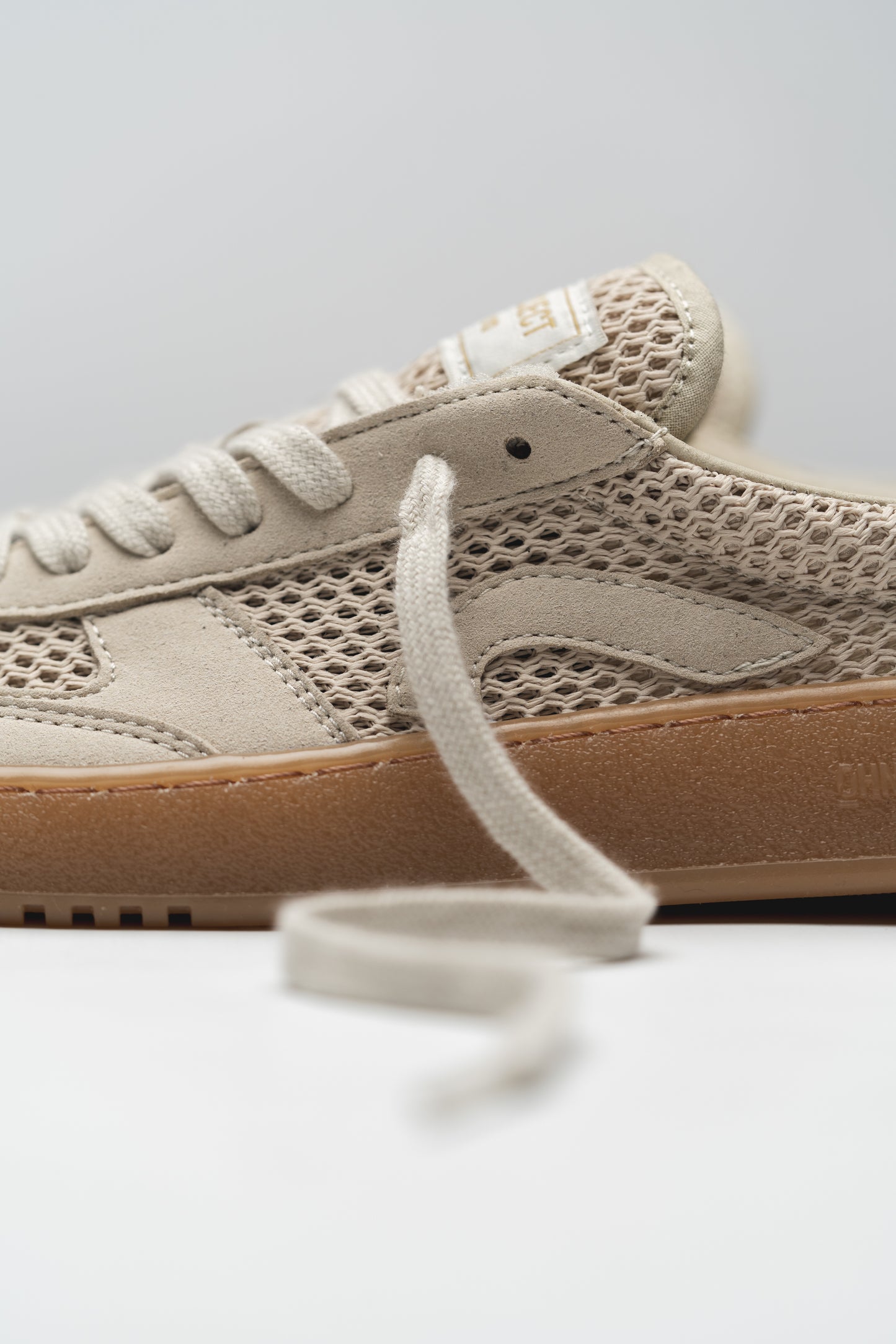 barefoot sneaker 070 beige mesh laces detail