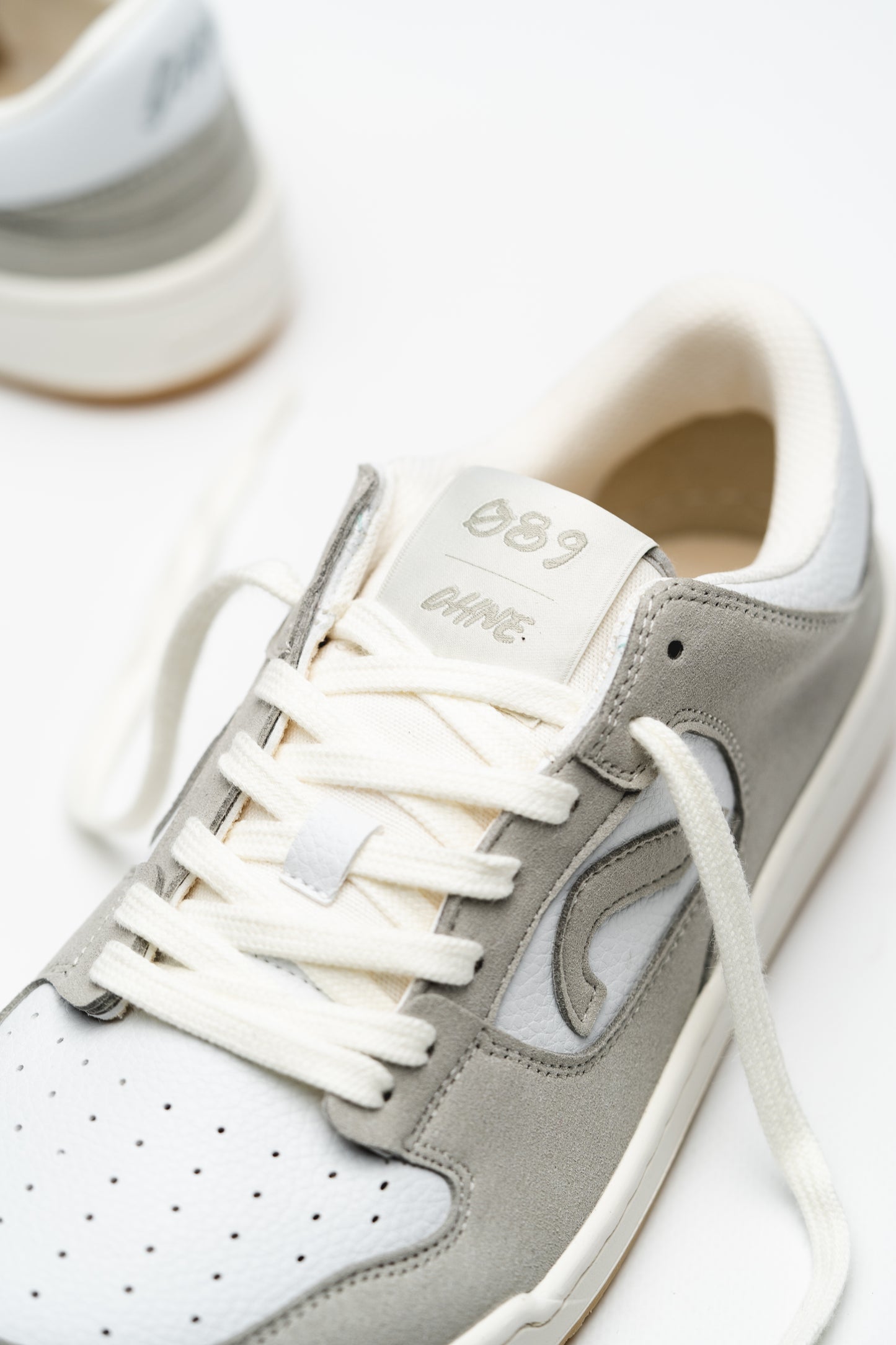 089 Wide Zapatillas Barefoot Grey Wolf Ohne Project - detalle del logo