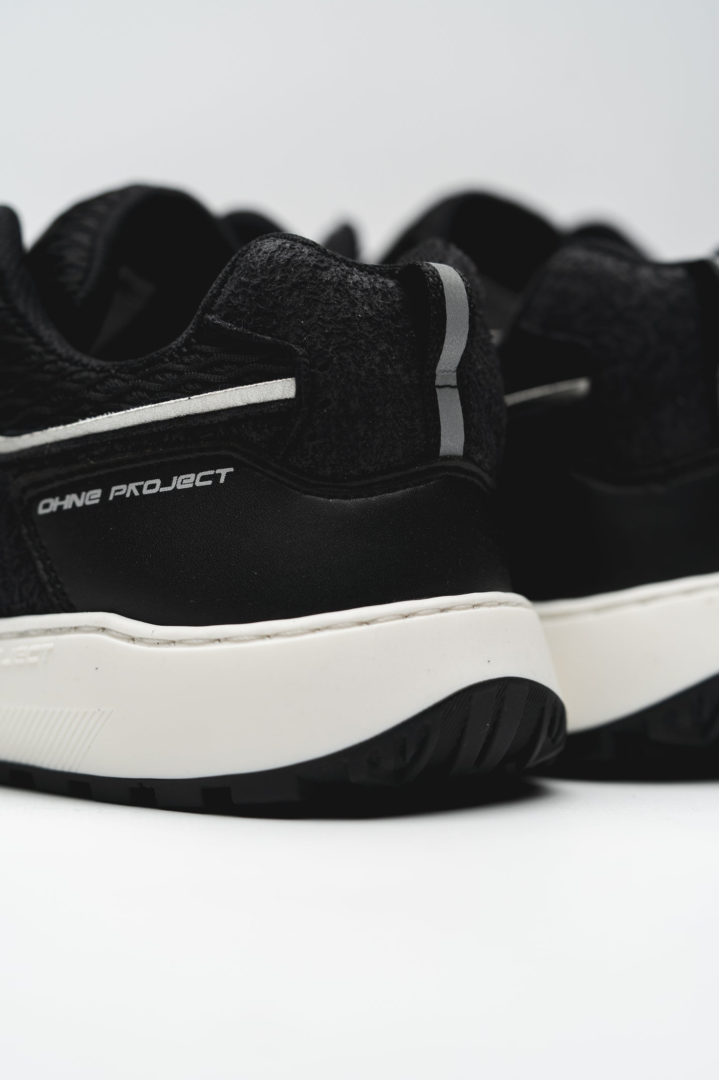 barefoot sneaker retro run silver & black Ohne Project Collection Retro Run closer back