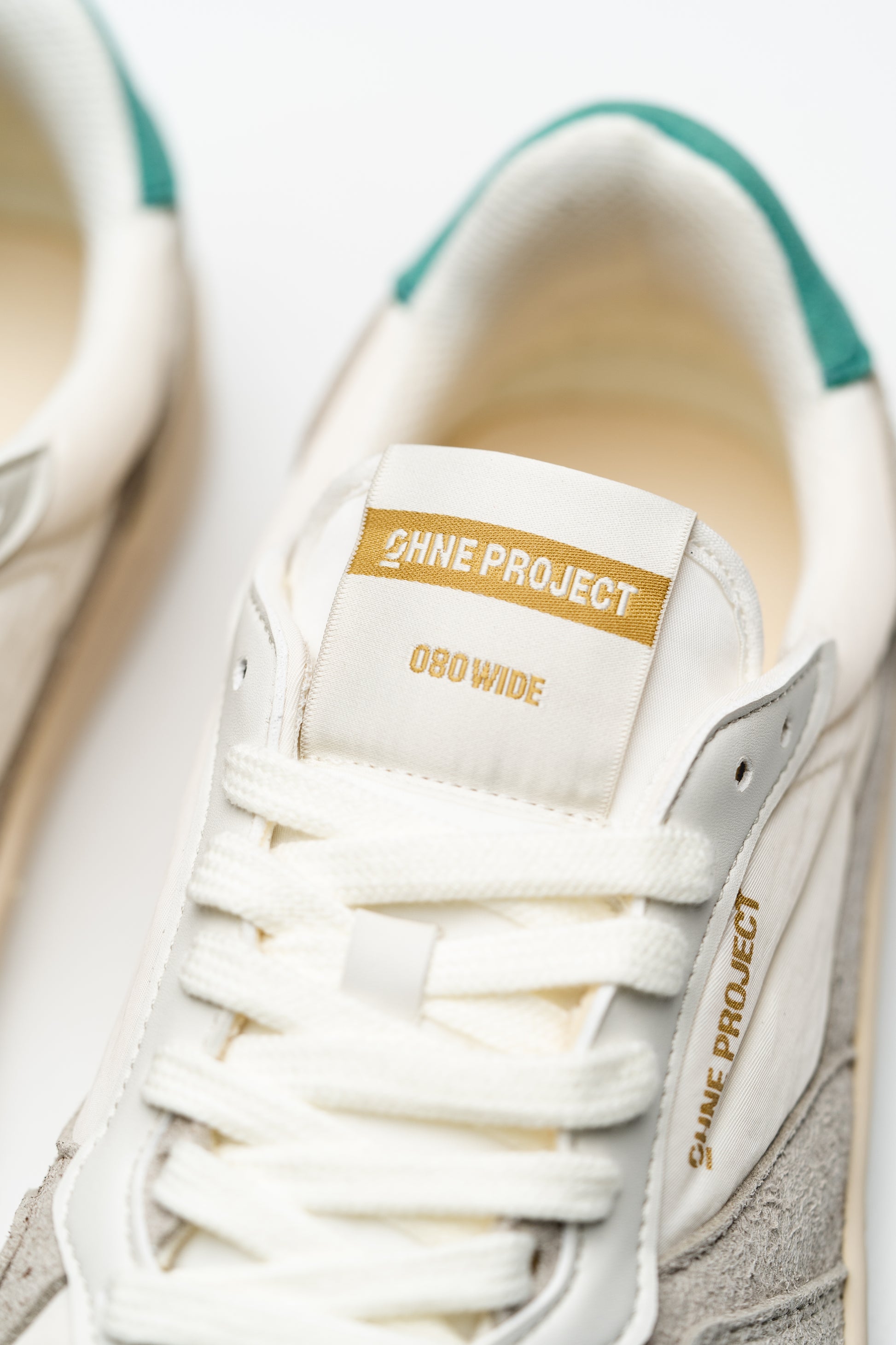 Barefoot Sneaker 080 Wide Hielo laces