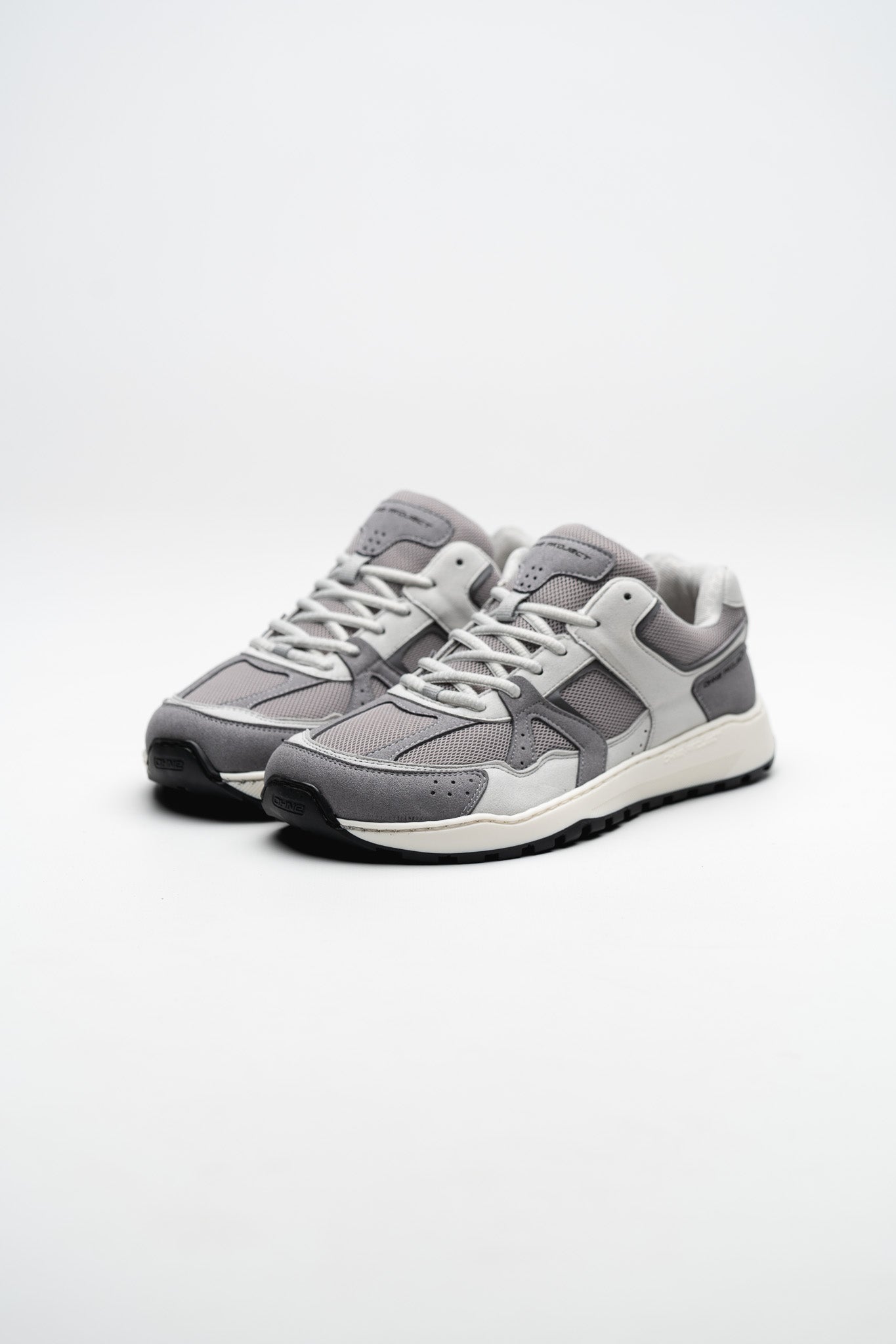Barefoot Sneaker Retro Run V2 Smoke - Ohne Project - full pair view