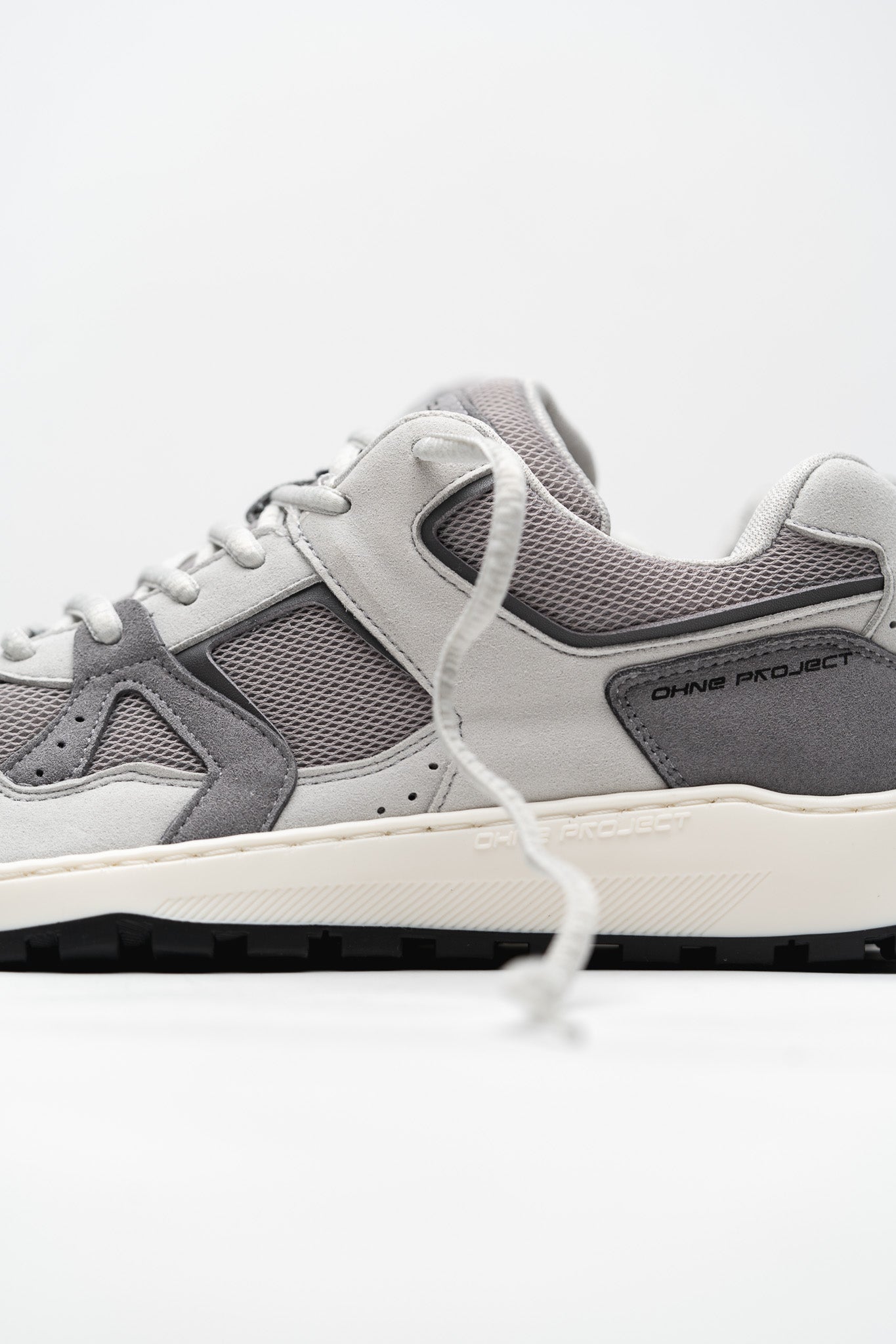Barefoot Sneaker Retro Run V2 Smoke - Ohne Project - cord detail view