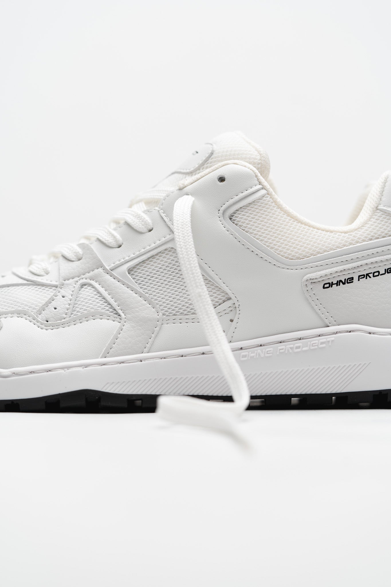 Barefoot Sneaker Retro Run V2 Off White - Ohne Project - cord detail view