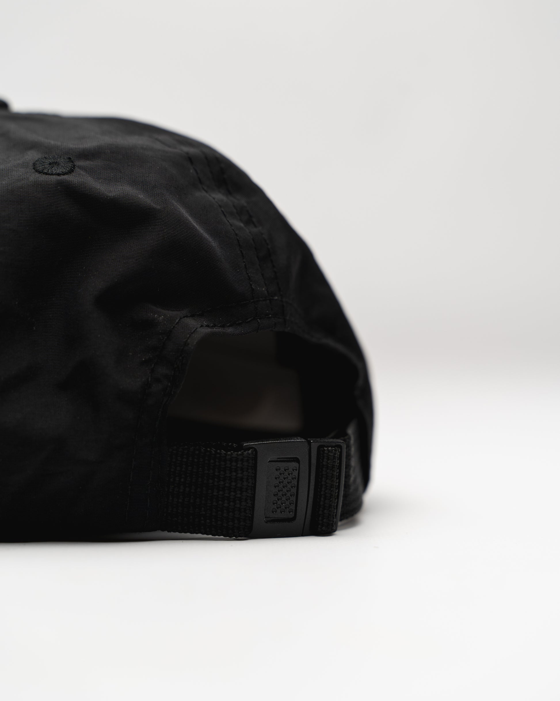 black snapback cap Ohne Project x Nowhere - rear view