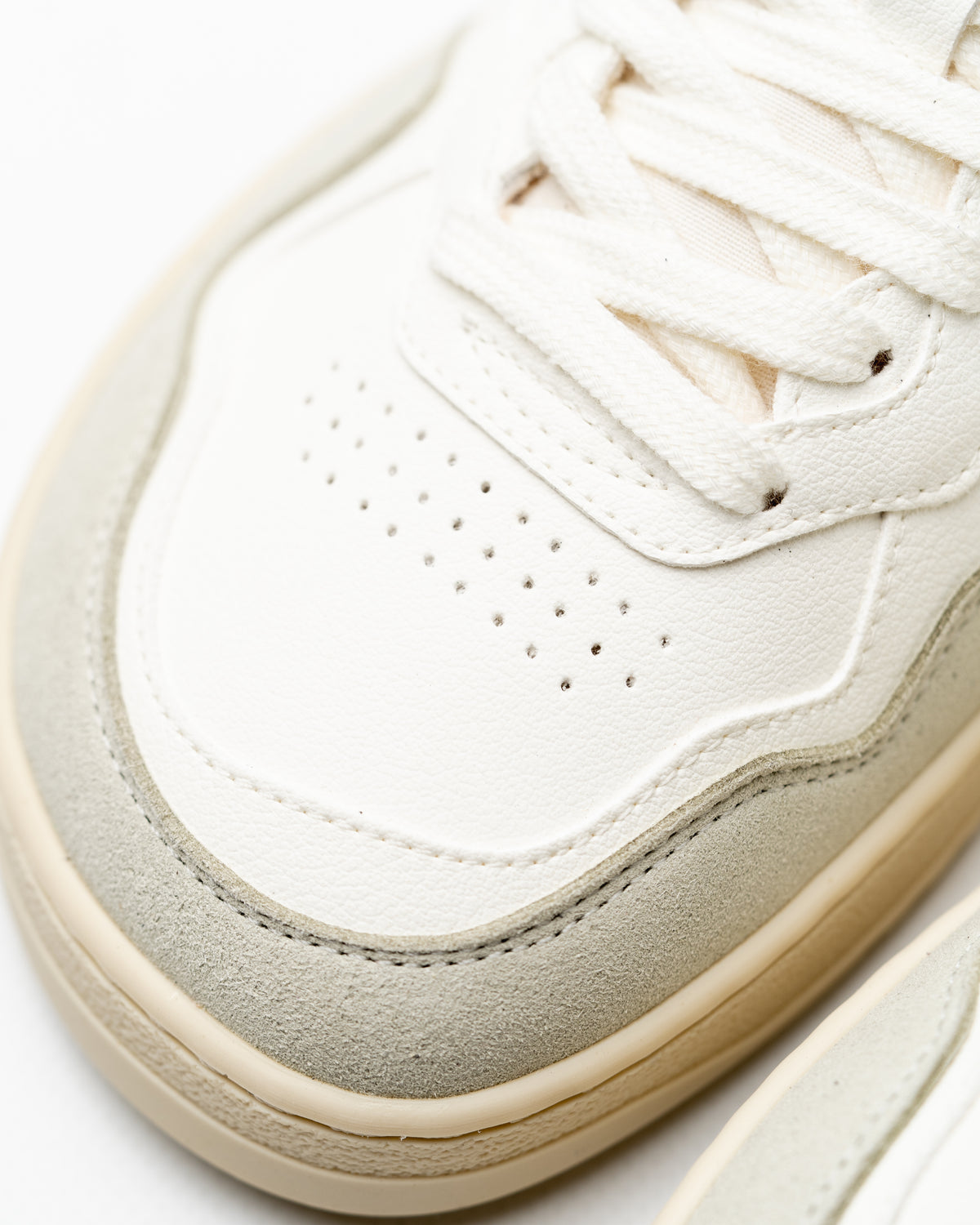Barefoot Sneaker 080 Heritage Black Ohne Project toe view