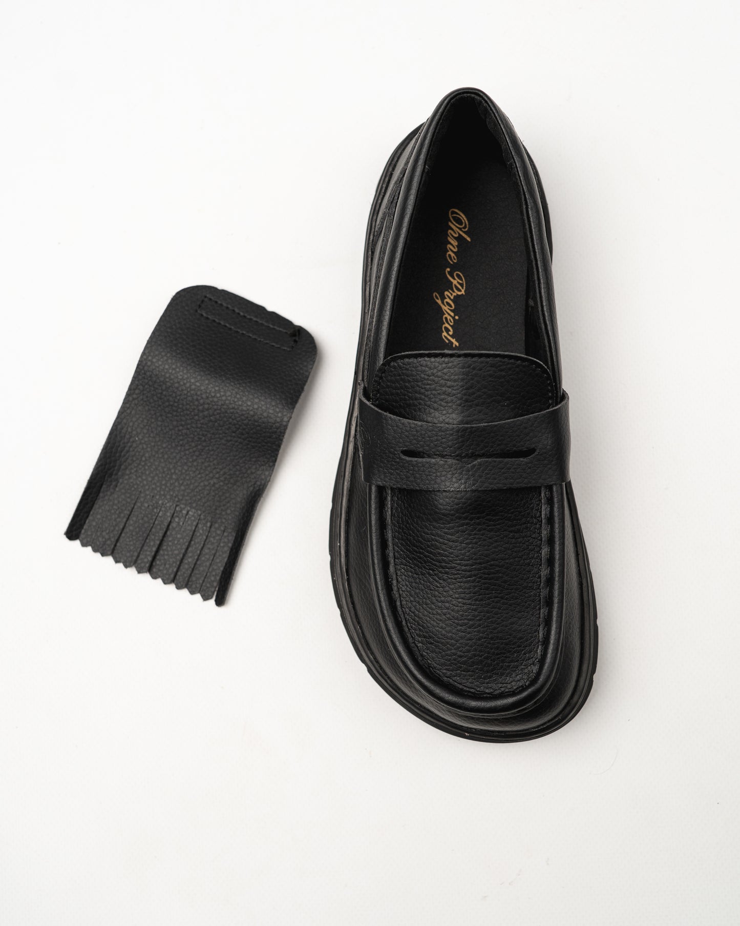 Barefoot Loafer Luma Black Ohne Project tassels view