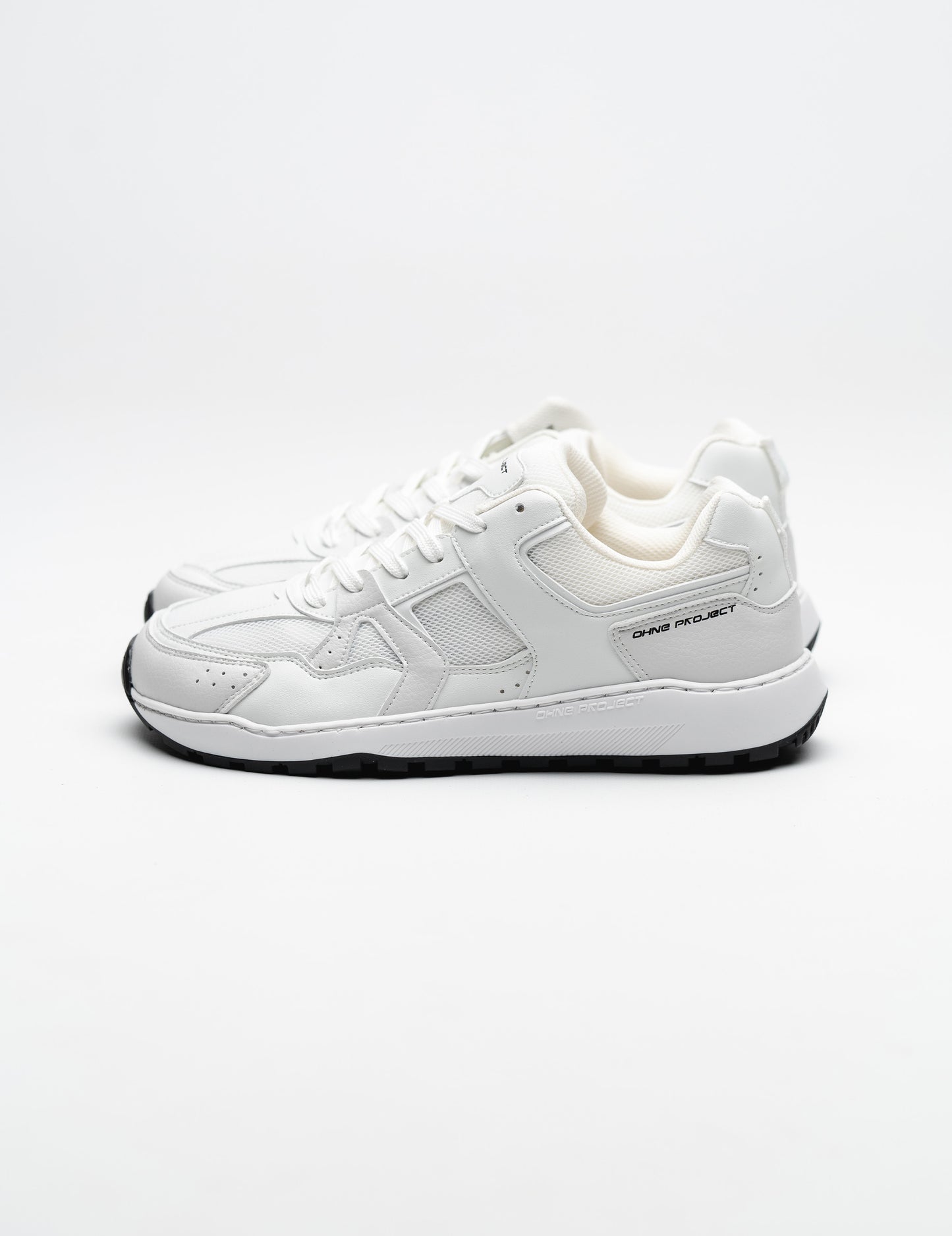 Barefoot Sneaker Retro Run V2 Off White - Ohne Project - side view of the pair