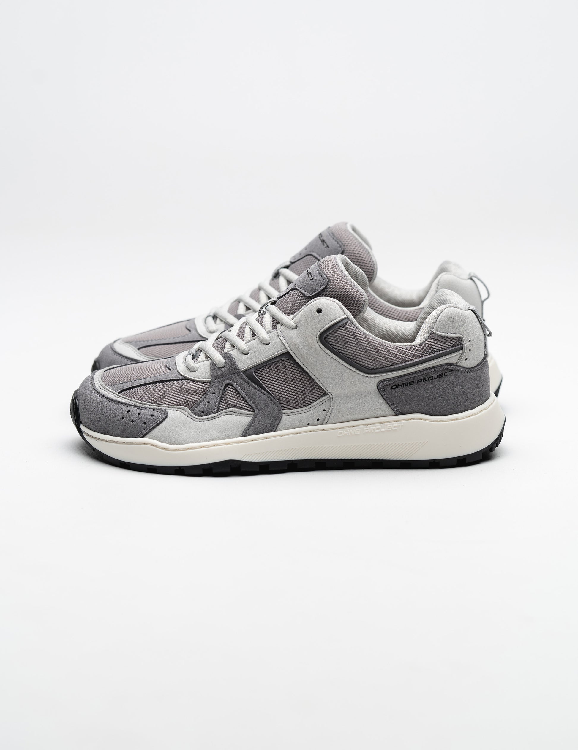 Barefoot Sneaker Retro Run V2 Smoke - Ohne Project - side view of the pair