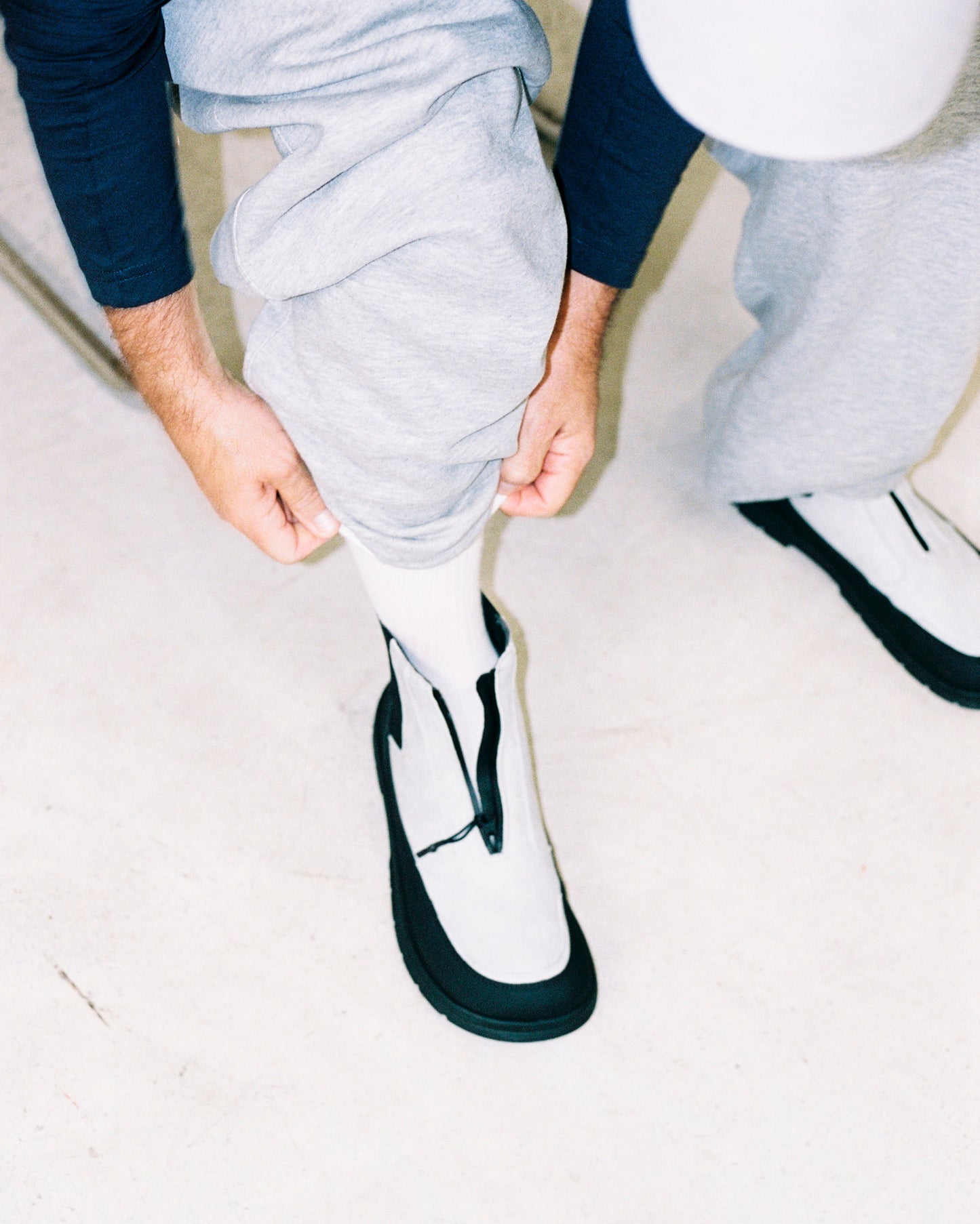 BAREFOOT CHELSEA BOOT ZURI ICE SUEDE