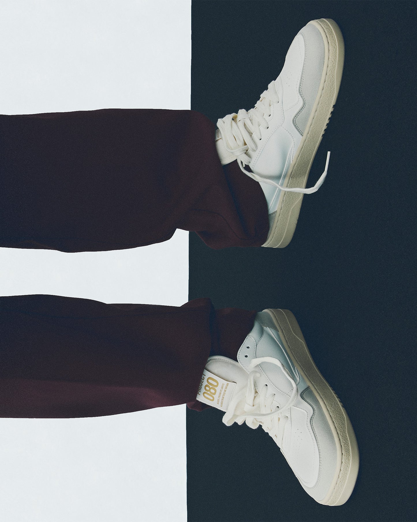 Barefoot Sneaker Project 080 Heritage Cherry Ohne Project - worn by model
