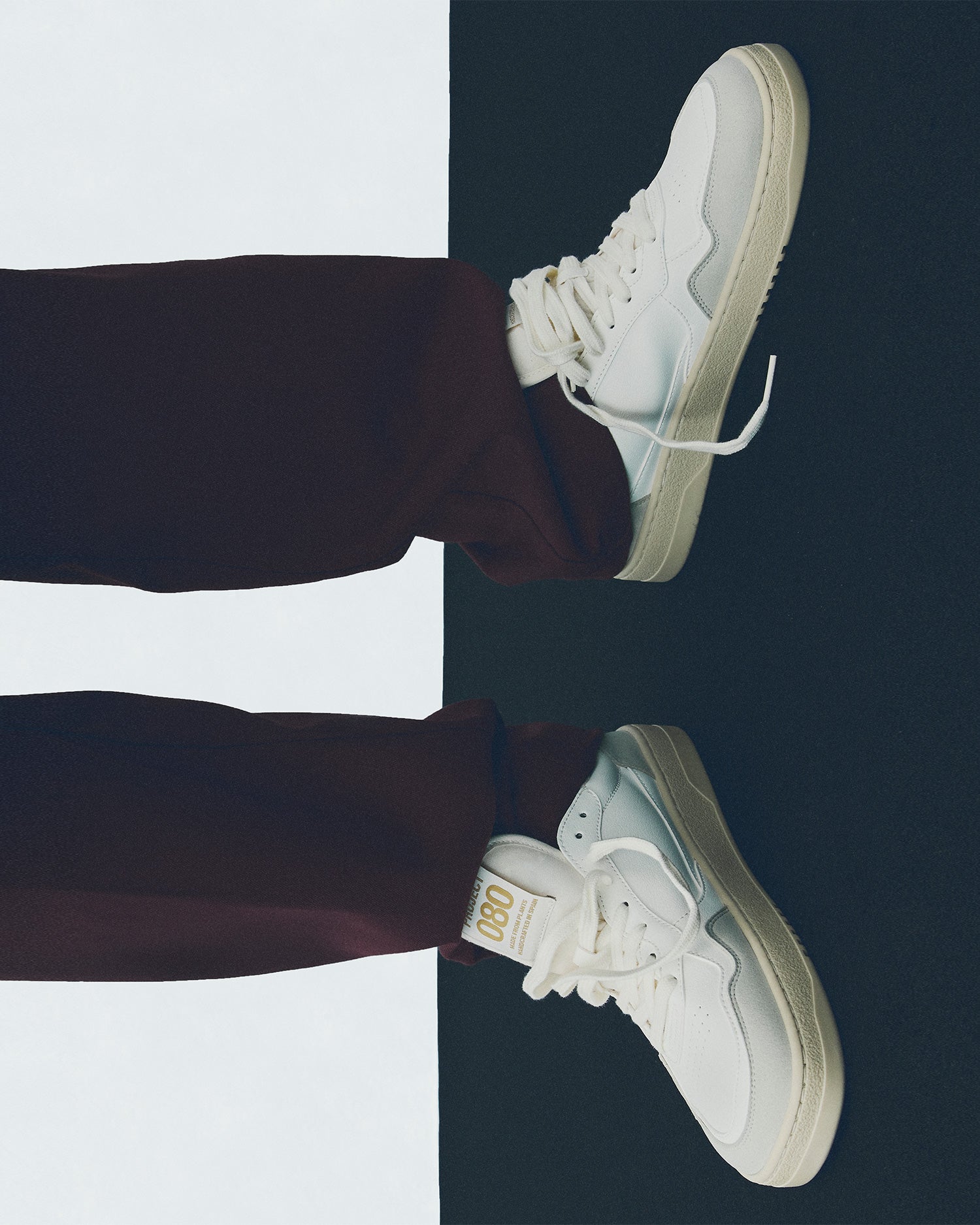 Barefoot Sneaker Project 080 Heritage Cherry Ohne Project - worn by model