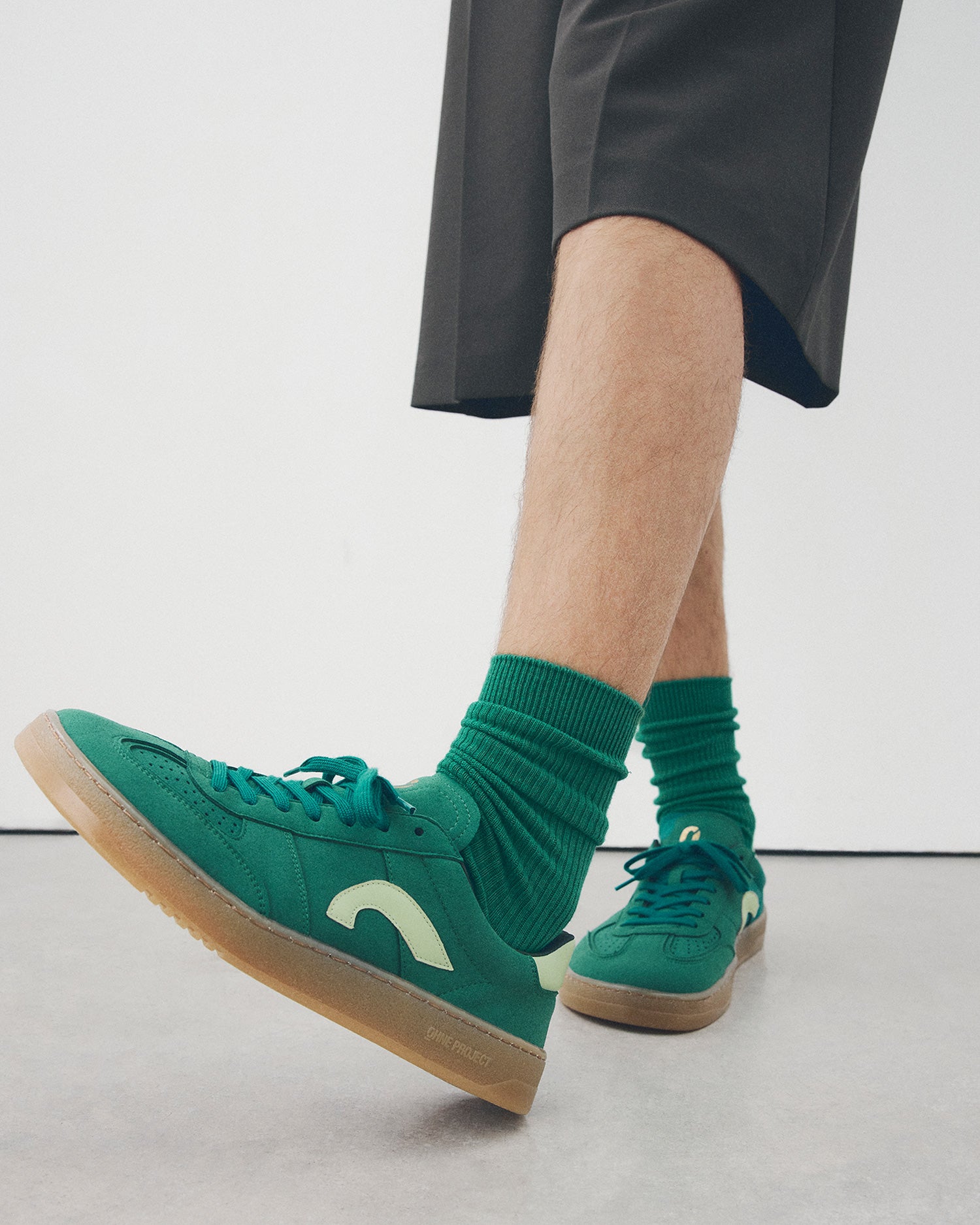 Barefoot Sneakers Project 070 Petrol Green Ohne Project - on model