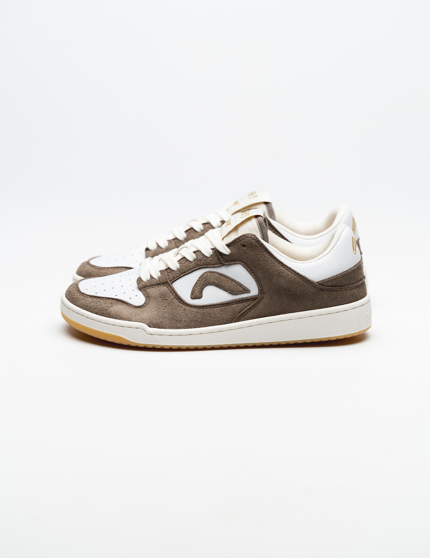 089 Wide Barefoot Sneakers Smoky Taupe Ohne Project - side view of the pair